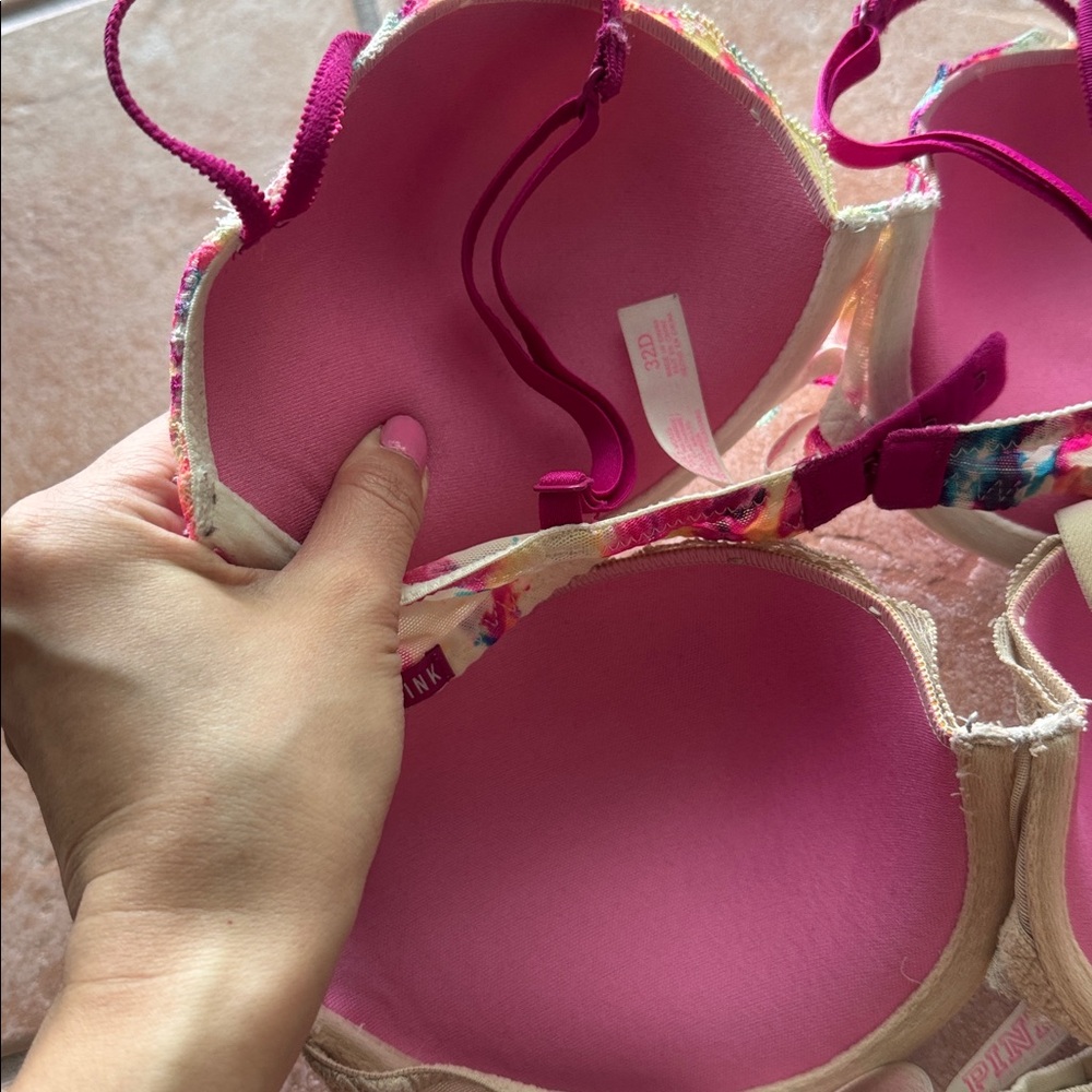 2 Victoria Secret Pink Push Up Bras - Picture 6 of 6